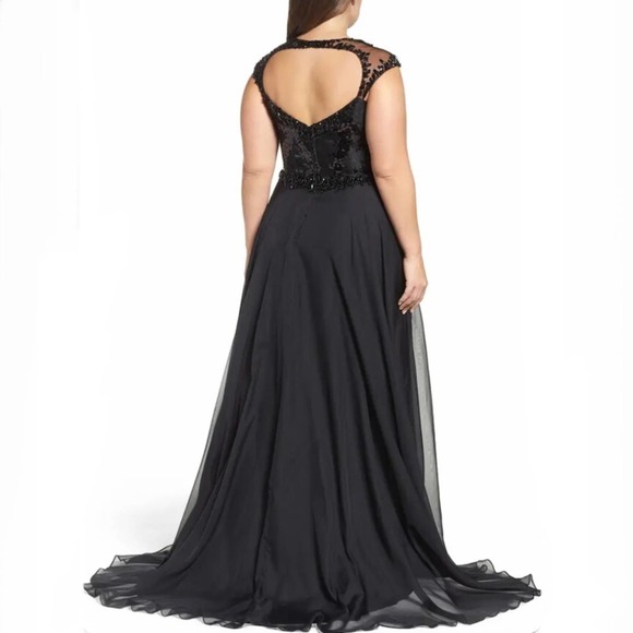 MAC DUGGAL NWOT Black Beaded Lace Bodice Gown 18W - Picture 6 of 11